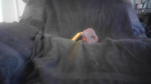 Snapshot of bri20fu chatting on 07-04-26, 01:01 raining down on me online show from 07-04-26, 01:01