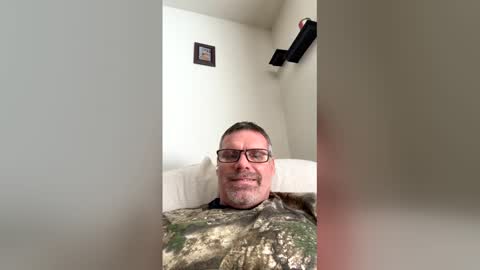 Snapshot of brian38431 chatting on 12-14-25, 05:29 brian38431 online show from 12-14-25, 05:29