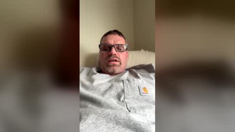 Snapshot of brian38431 chatting on 12-19-25, 06:04 brian38431 online show from 12-19-25, 06:04