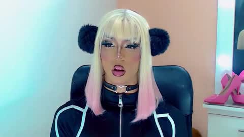 Snapshot of briana_sex32 chatting on 11-10-25, 08:41 BRIANA online show from 11-10-25, 08:41