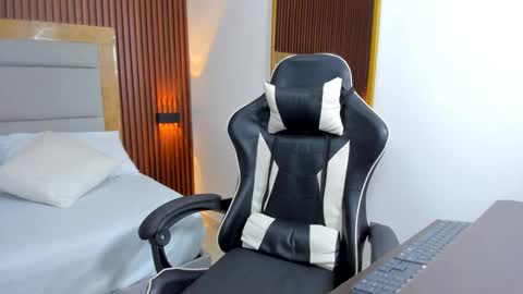 B R I A N A  online show from 11-12-25, 02:45