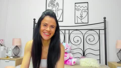 Snapshot of brianaflynt chatting on 11-13-25, 08:41 brianaflynt online show from 11-13-25, 08:41