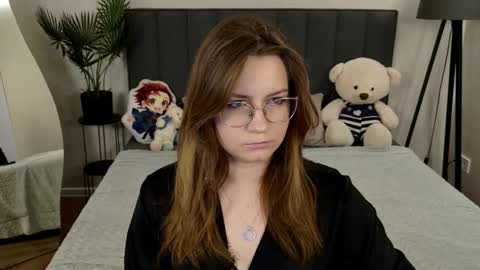 Snapshot of briarwynn chatting on 10-19-25, 06:19 briarwynn online show from 10-19-25, 06:19