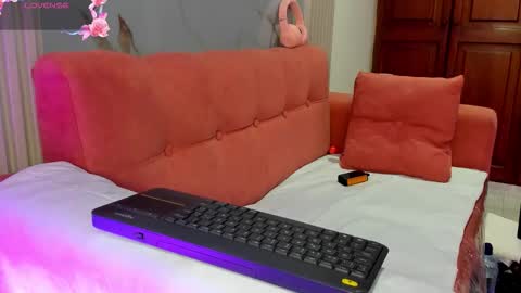    online show from 11-12-25, 12:27