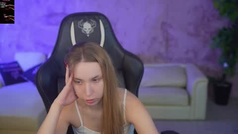 Diamonds Girls online show from 10-20-25, 11:16