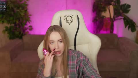 Diamonds Girls online show from 10-27-25, 08:24