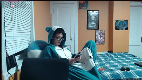 Strawberry online show from 01-09-25, 12:46