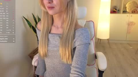 Snapshot of brilliantvictoria chatting on 01-19-25, 12:28 Vi. online show from 01-19-25, 12:28