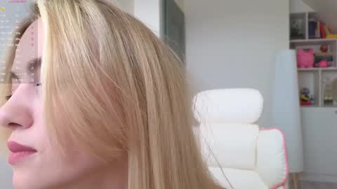 Snapshot of brilliantvictoria chatting on 02-04-25, 11:38 Vi. online show from 02-04-25, 11:38