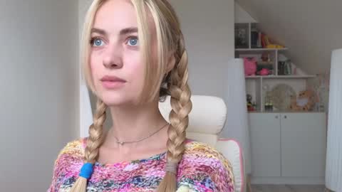 Snapshot of brilliantvictoria chatting on 02-06-25, 10:48 Vi. online show from 02-06-25, 10:48