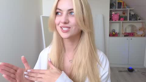 Snapshot of brilliantvictoria chatting on 03-11-25, 11:12 Vi. online show from 03-11-25, 11:12