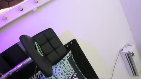 Snapshot of britannyxhorny chatting on 12-17-25, 07:47 britannyxhorny online show from 12-17-25, 07:47