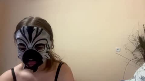 Snapshot of britanysuther chatting on 07-17-26, 04:23 Ciri online show from 07-17-26, 04:23