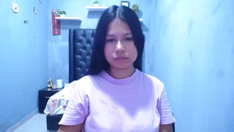 Snapshot of britanyx1 chatting on 05-04-26, 01:07 britanyx1 online show from 05-04-26, 01:07