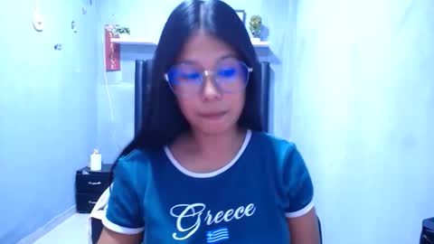 Snapshot of britanyx1 chatting on 06-10-26, 02:49 britanyx1 online show from 06-10-26, 02:49