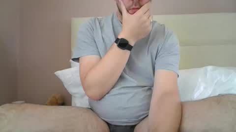 Snapshot of britguy6985 chatting on 05-06-26, 11:26 britguy6985 online show from 05-06-26, 11:26