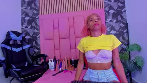 Snapshot of brithanyslim chatting on 12-01-25, 12:43 brithanyslim online show from 12-01-25, 12:43