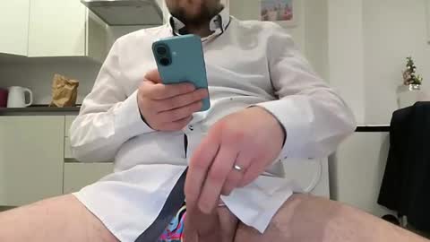 Britishman1989 online show from 03-10-26, 09:31