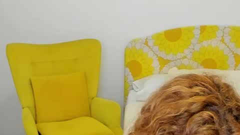 Snapshot of britishmilfpenelope chatting on 06-20-26, 09:45 Penelope online show from 06-20-26, 09:45