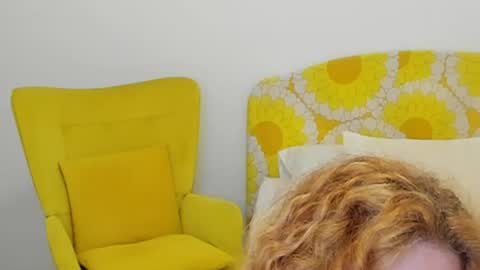 Snapshot of britishmilfpenelope chatting on 06-30-26, 03:18 Penelope online show from 06-30-26, 03:18