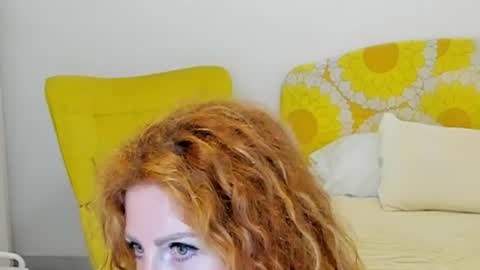 Snapshot of britishmilfpenelope chatting on 07-16-26, 03:23 Penelope online show from 07-16-26, 03:23