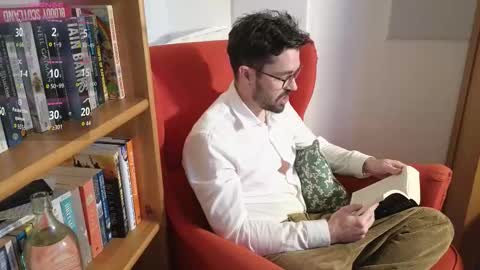 Snapshot of britishpoet69 chatting on 11-25-25, 04:07 British Poet online show from 11-25-25, 04:07