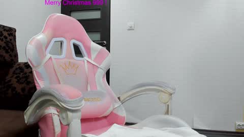 Snapshot of britney_charm chatting on 01-15-25, 05:50 britney_charm online show from 01-15-25, 05:50