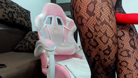 Snapshot of britney_charm chatting on 01-18-25, 08:41 britney_charm online show from 01-18-25, 08:41