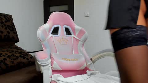 Snapshot of britney_charm chatting on 02-07-25, 05:52 britney_charm online show from 02-07-25, 05:52