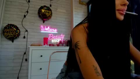 Snapshot of britney_charm chatting on 09-19-25, 06:15 britney_charm online show from 09-19-25, 06:15