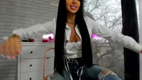 Snapshot of britney_charm chatting on 12-03-25, 06:32 britney_charm online show from 12-03-25, 06:32