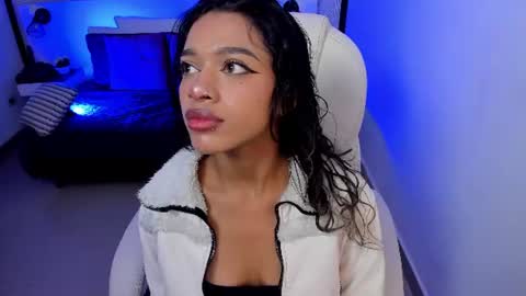 Snapshot of britney_collins_ chatting on 07-15-26, 01:05 britney_collins_ online show from 07-15-26, 01:05