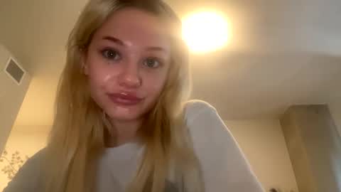 Snapshot of britneycherry08 chatting on 06-09-26, 09:48 britneycherry08 online show from 06-09-26, 09:48