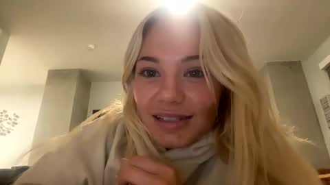 Snapshot of britneycherry08 chatting on 06-11-26, 02:53 britneycherry08 online show from 06-11-26, 02:53