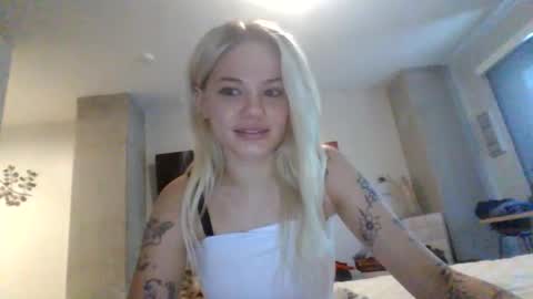 Snapshot of britneycherry08 chatting on 06-18-26, 09:30 britneycherry08 online show from 06-18-26, 09:30