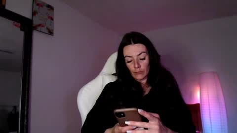 Snapshot of britneydivine chatting on 04-27-26, 07:06 Britney online show from 04-27-26, 07:06