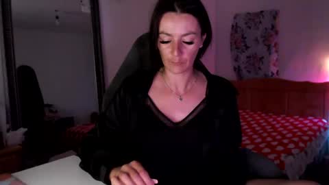 Snapshot of britneydivine chatting on 05-18-26, 04:02 Britney online show from 05-18-26, 04:02