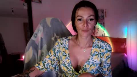 Snapshot of britneydivine chatting on 05-26-26, 10:11 Britney online show from 05-26-26, 10:11