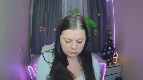 Snapshot of britneyraine chatting on 12-19-25, 11:50 britneyraine online show from 12-19-25, 11:50