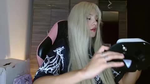 maru miaw   Please help me to reach 100 thumbs up online show from 11-20-25, 11:26