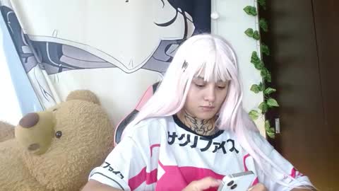 Snapshot of brittany_bubbles chatting on 12-20-25, 04:47 maru miaw Please help me to reach 100 thumbs up online show from 12-20-25, 04:47