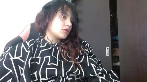 Snapshot of brittany_bubbles chatting on 01-11-26, 01:05 maru miaw Please help me to reach 100 thumbs up online show from 01-11-26, 01:05