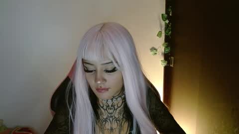 Snapshot of brittany_bubbles chatting on 02-11-26, 07:35 maru miaw Please help me to reach 100 thumbs up online show from 02-11-26, 07:35