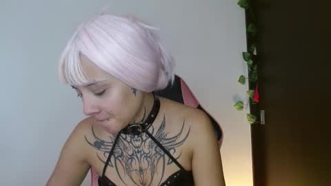 Snapshot of brittany_bubbles chatting on 02-11-26, 07:41 maru miaw Please help me to reach 100 thumbs up online show from 02-11-26, 07:41