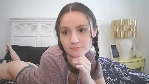 Snapshot of brittbratt24 chatting on 02-05-25, 08:14 Britt    online show from 02-05-25, 08:14