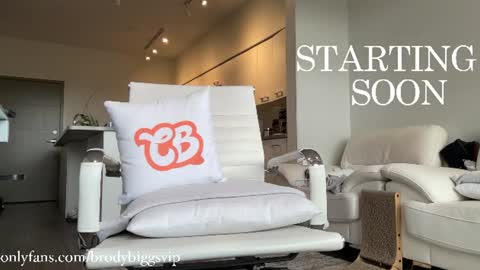 Snapshot of brodybiggs chatting on 06-12-26, 12:42 Brody Biggs online show from 06-12-26, 12:42