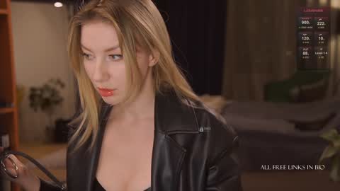 Snapshot of bronnica chatting on 12-09-24, 02:49 Anna online show from 12-09-24, 02:49