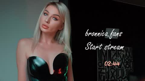 Snapshot of bronnica chatting on 11-02-25, 04:09 Anna online show from 11-02-25, 04:09