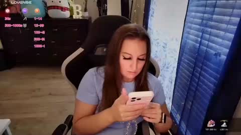 brookebee online show from 11-19-25, 09:37