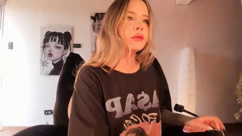 Snapshot of brooklyn_baby_ chatting on 03-14-26, 08:14 Nat Independent model Please help me to reach 200 thumbs up online show from 03-14-26, 08:14